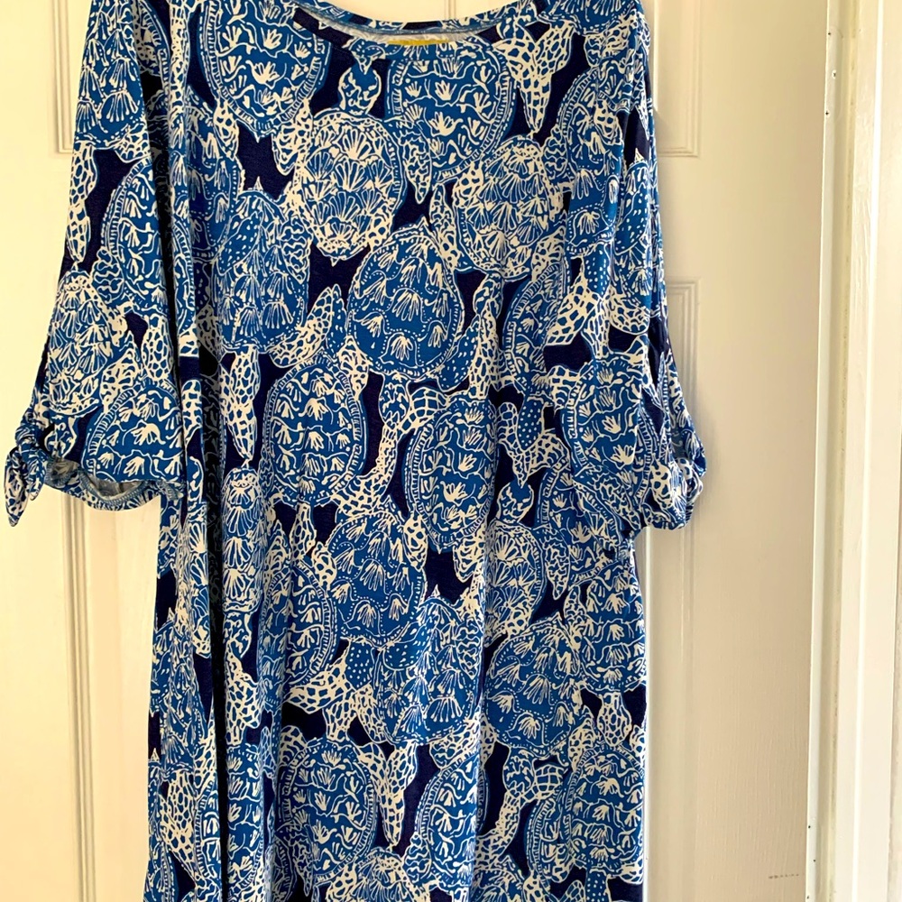 Super cute turtle dress. Tie sleeves amd soft and flowy